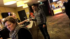 Verhaal: In de rij bij de bioscoop ging één opmerking ineens de verkeerde kant op