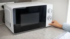 Eén veelgemaakte fout die bijna iedereen maakt, kan je magnetron kapot maken