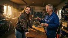 Kort verhaal: Vijf voor vijf stormde ze onze garage in—en toen begon het