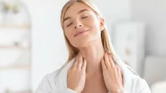 Natuurlijke manieren om de huid van je hals te verstevigen en snel van rimpels af te komen