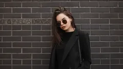 Het is meer dan alleen stijl: wat zegt de psychologie over mensen die altijd zwart dragen?