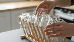 Waarom je mokken na het afwassen nooit ondersteboven moet laten drogen — onthoud dit