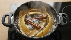 Bananenschil koken met kaneel: wat is het nut en waarom zou je het doen?