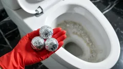 Werkt aluminiumfolie in het toiletreservoir echt tegen kalkaanslag?