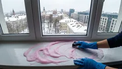 Hoe je de vensterbank in 5 minuten weer stralend wit krijgt, zonder chemicaliën