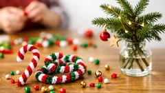 Kerstdecoratie van pijpenragers: 2 makkelijke kerstboom-ornamenten in 10 minuten