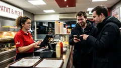 Kort verhaal: Ze lachten om mijn uniform, tot hij me één vraag stelde