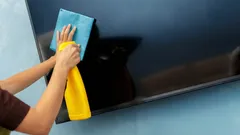 Zo maak je je tv-scherm streeploos schoon zonder de coating te beschadigen
