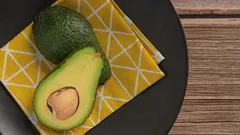 Hoe bewaar je gesneden avocado in de koelkast zodat hij niet bruin wordt en tot 3 dagen vers en lekker blijft