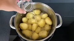 Hoe kook je lekkere en gezonde aardappelen: begin je met koud of kokend water?