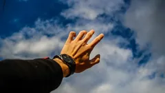 Waarom lijkt het alsof de tijd steeds sneller gaat naarmate we ouder worden?