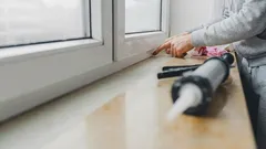 Hoe kun je zelf een kunststof raam isoleren: een paar handige methoden