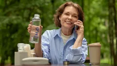 Is het echt nodig om 2 liter water per dag te drinken, en kun je dit vervangen door andere dranken?