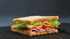 Welk lunchgerecht is het ongezondst? Veel mensen eten het elke dag en komen aan