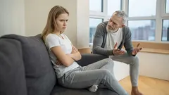 7 gewoontes die ouderen beleefd vinden, maar die jongeren irriteren