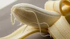 Hoe heten de ‘draadjes’ aan een banaan en waarom wordt aangeraden ze te eten?