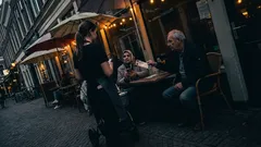 Kort verhaal: Een peuter verdween richting de keuken; daarna keek iedereen ineens naar míj