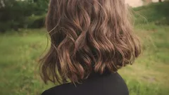 Welke haarlengte maakt je ouder na je 50e, en welke verjongt? Praktische gids.