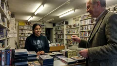 Kort verhaal: Hij eiste respect bij de kassa—tot een vaste klant het omdraaide